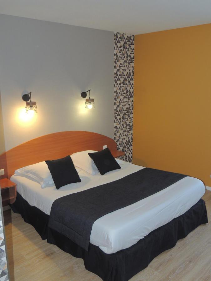 Logis Hotel Les 3 Marchands 브레쉬르 외부 사진